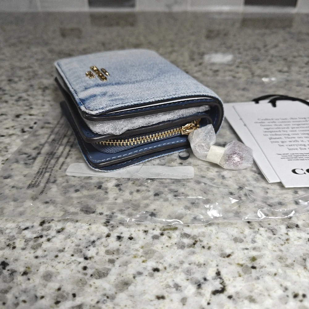 Coach Snap Wallet In Loved Denim With Charm - Picture 6 of 10